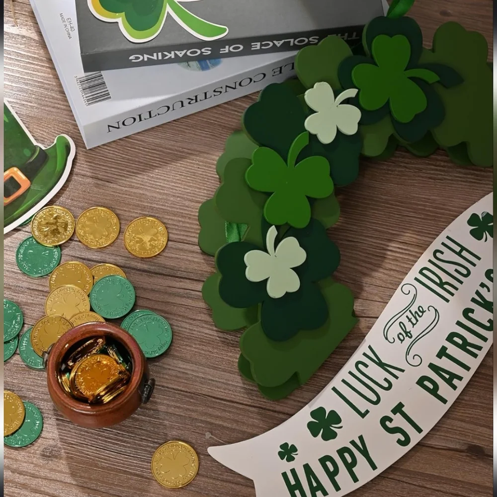 St Patrick's Day Wreath Wooden Foldable Detachable Plaque New in Box